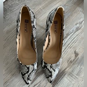 Snakeprint professional heels